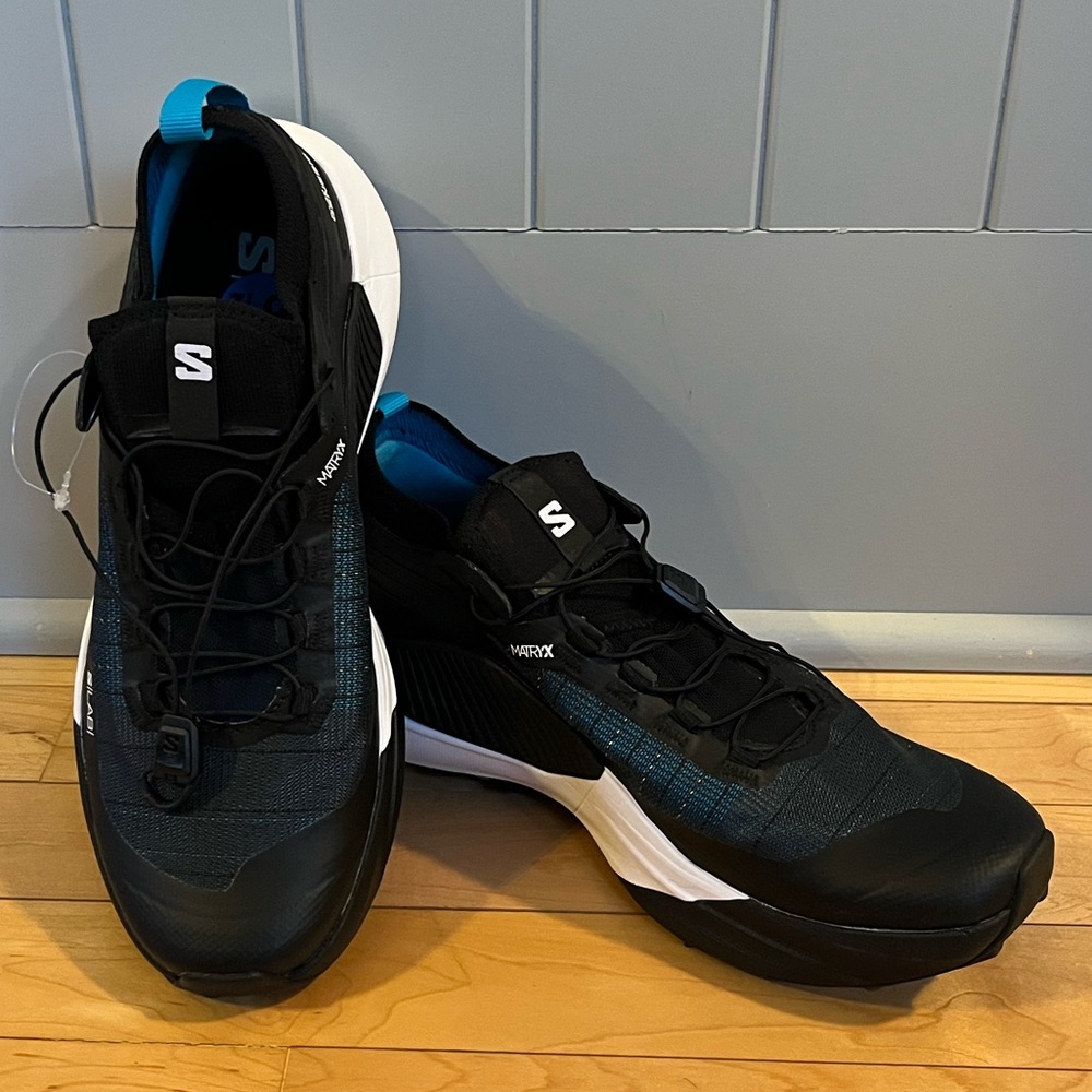 NWOT Salomon Trail-Running Shoes - Unisex - 7.5 Women’s / 6.5 Men’s